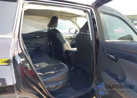 2022 Toyota Highlander Xle z USA, uszkodzony, nr VIN 5TDHZRBH7NS239274